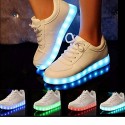 SOLMORE Une Paire de Chaussure LED Lumineux 7 Changements de Couleur Réglable Rechargeable avec USB Prise Unisexe Décoration pou